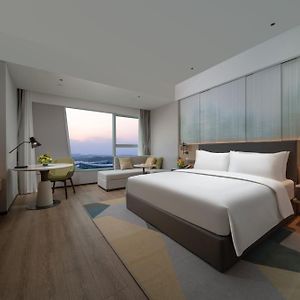 Standard Upper Floors King Room